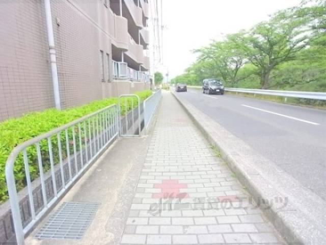 前面道路　歩道