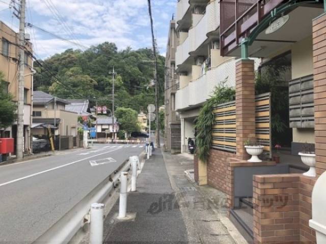 前面道路　東向き
