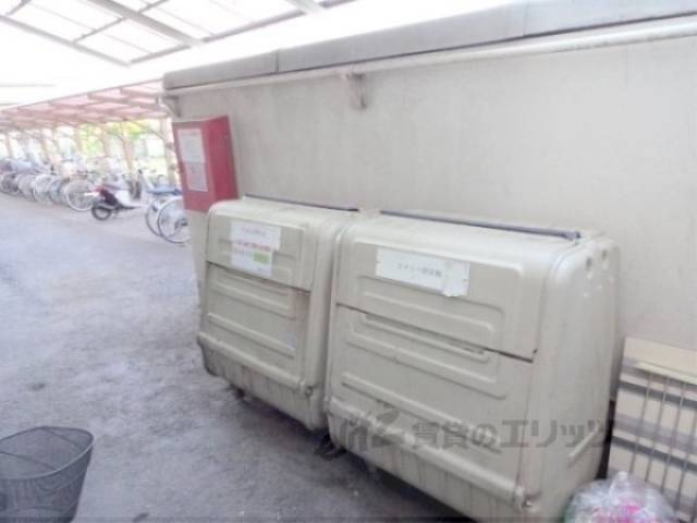 ダストボックス