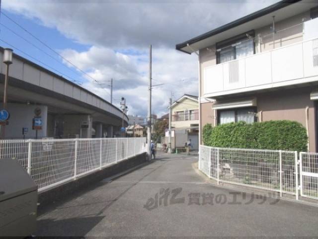 エントランス　駐車場入口