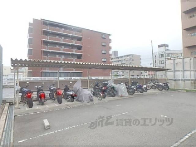 駐輪場　大型バイクおけますよ。