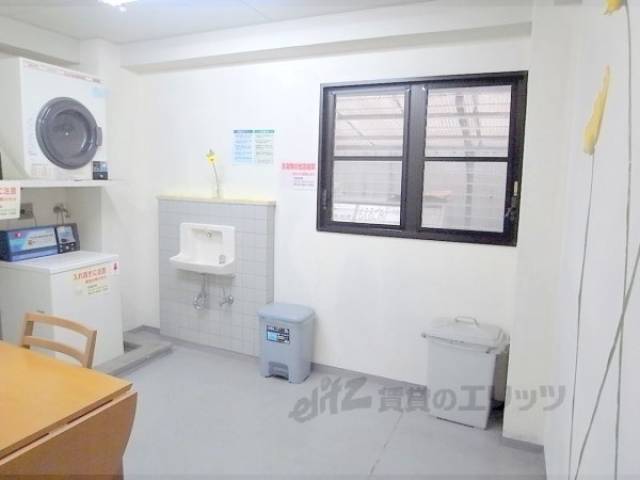 コインランドリー　１階奥にあります。