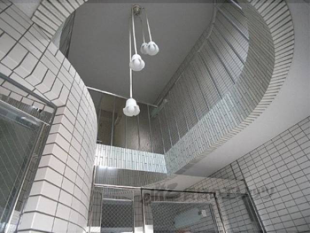 ロビー　入口上