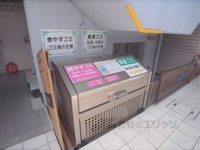 ダストボックス