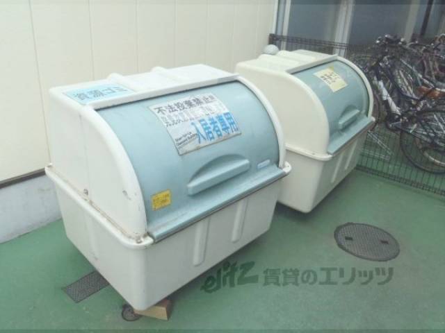 前面道路　ゴミボックス