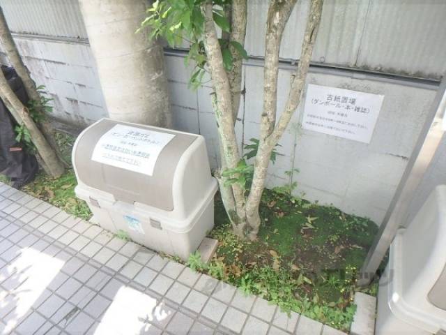 前面道路　ゴミ置き場