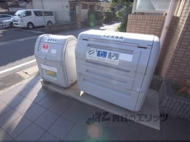 エントランス　ゴミ置き場