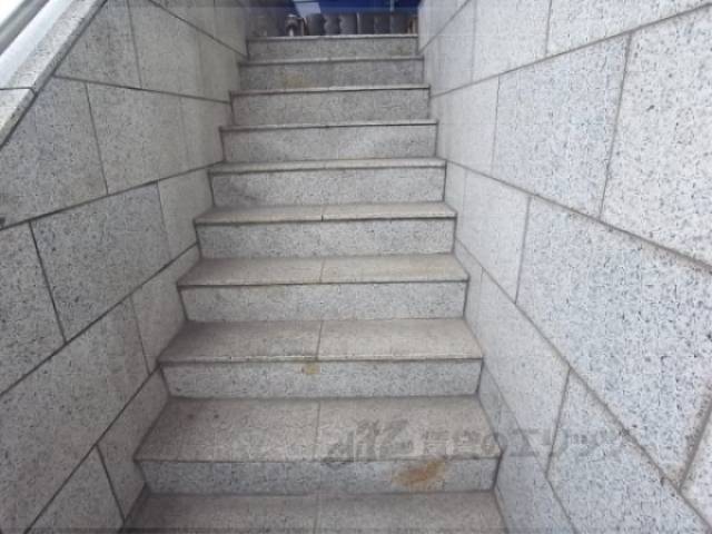 階段　テナント