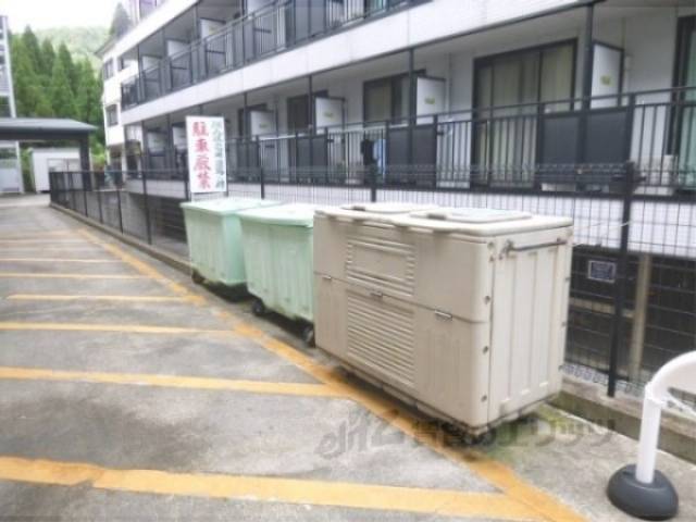 ダストボックス