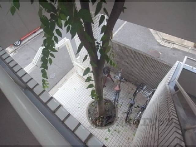 ロビー　吹き抜けの様子