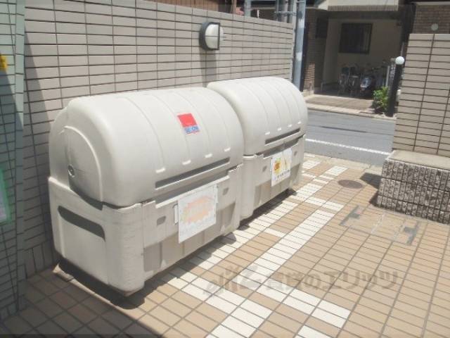 ダストボックス