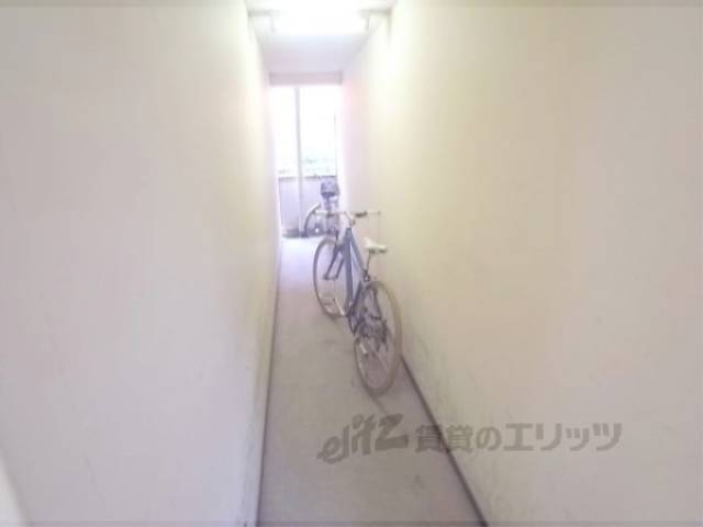 駐輪場　廊下部分