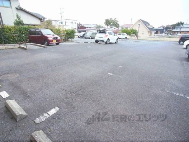 駐車場　ゴミボックス