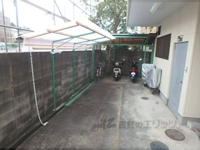 駐輪場　ゴミ置き場