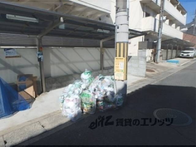 資源ごみ捨て場