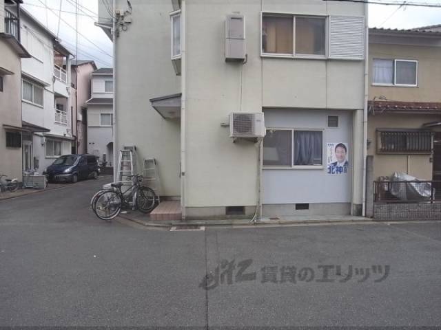 前面道路　南側