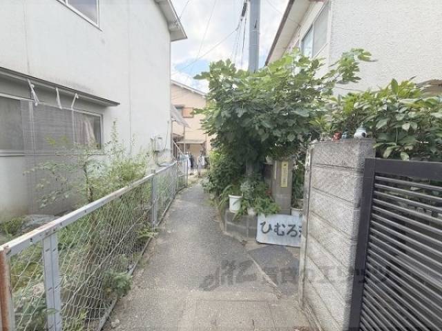 前面道路　南側小道