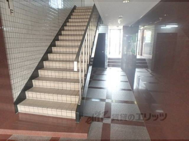 ロビー　階段