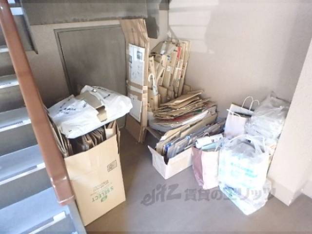 古紙回収置き場