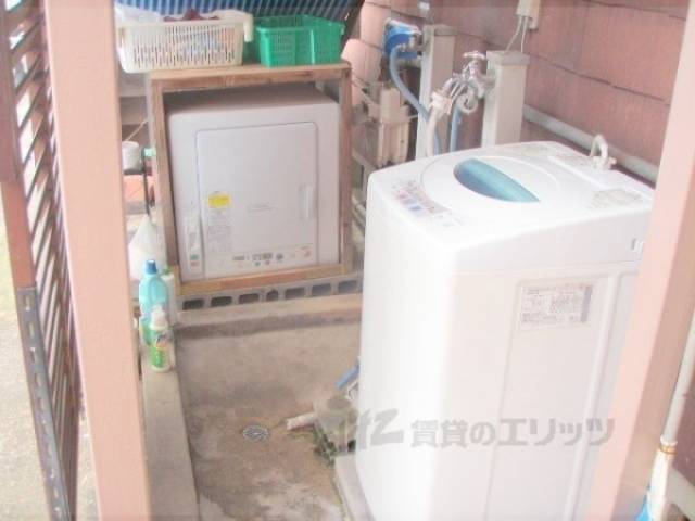 ロビー　コインランドリー