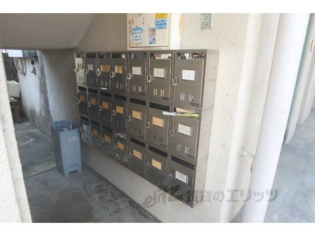 階段　ゴミ出し場