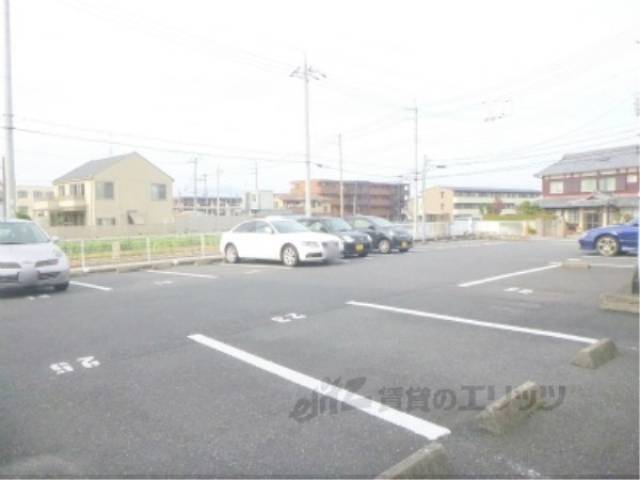 駐車場　ゴミ箱