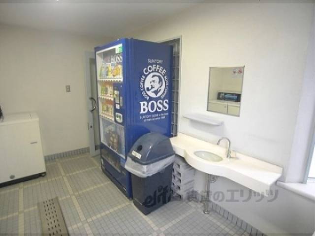 ロビー　自動販売機