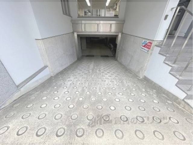 駐車場・駐輪場入口