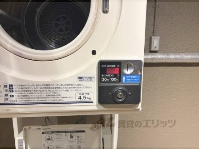 共用ランドリー　地下一階
