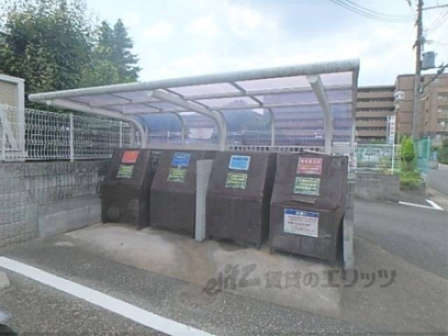 ゴミ置き場　駐輪場兼ゴミ捨て場