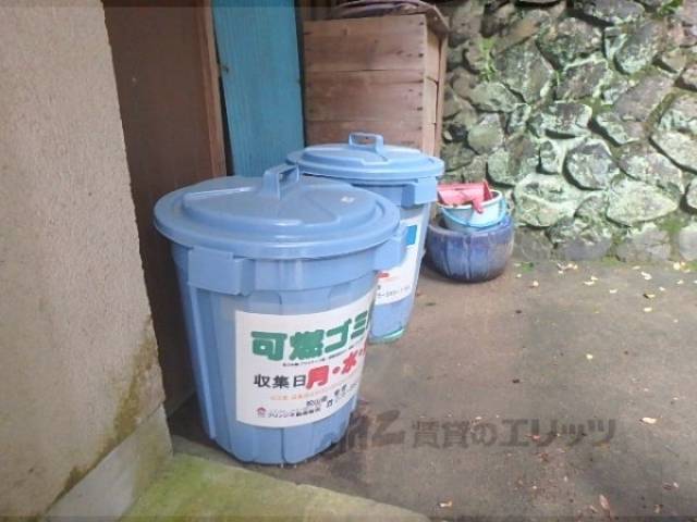 ダストボックス