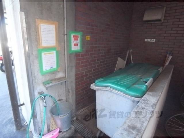 ダストボックス