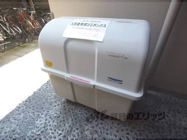 ダストボックス