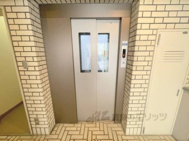 エレベーター　外観