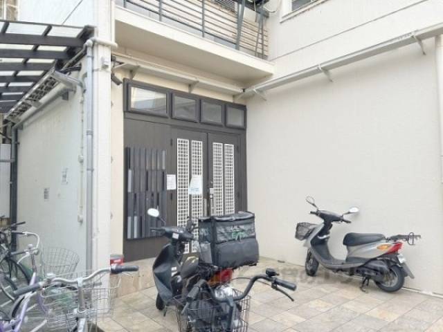 2階へのエントランス