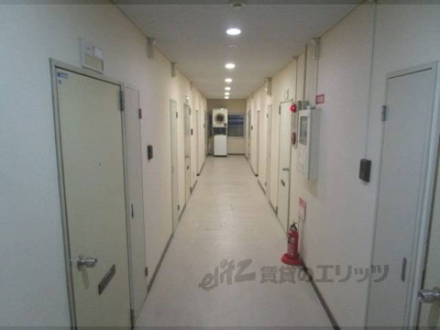 通路　長い廊下