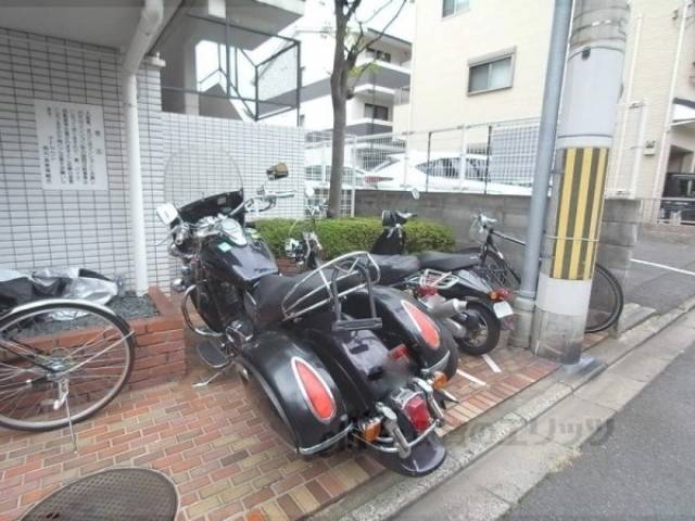 駐輪場　中型バイク可