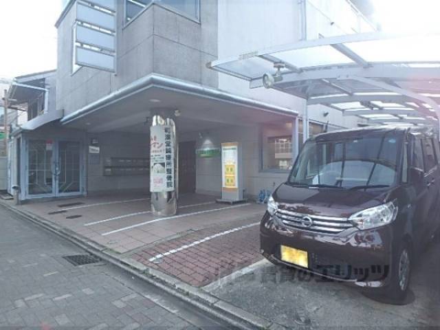 駐車場　1階テナントの駐車場です。