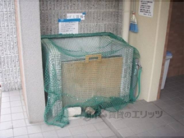 エントランス　ゴミ置き場