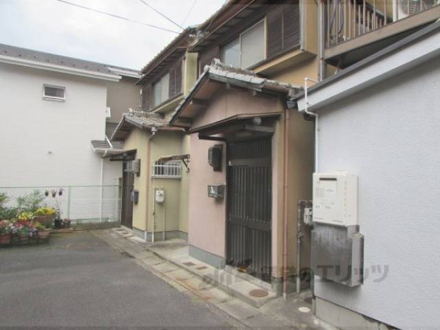 貸家正面