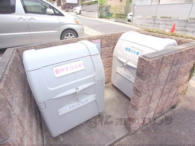 ダストボックス