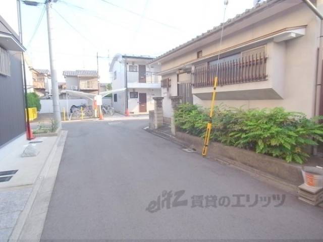 前面道路　静かな環境です。