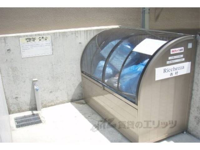 ダストボックス