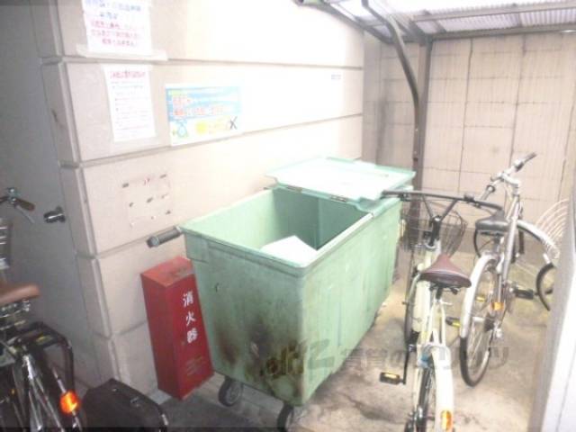 ダストボックス