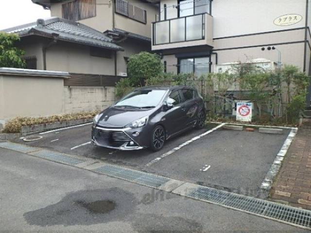 駐車場　ゴミ捨て場