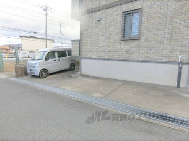 駐車場　ゴミボックス