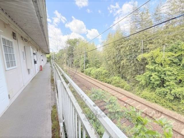廊下　横は線路