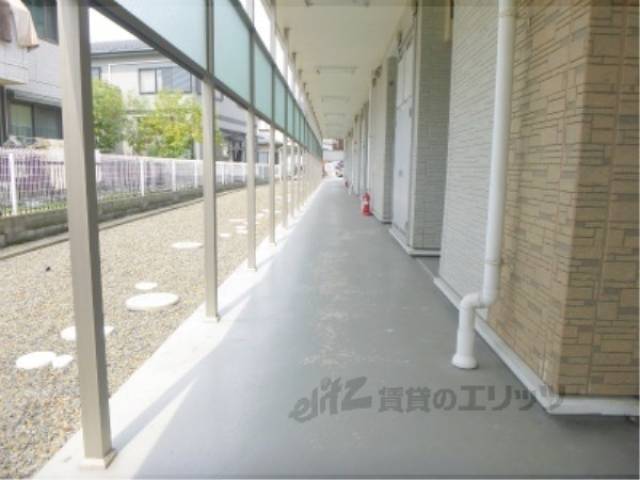 エントランス　一階廊下