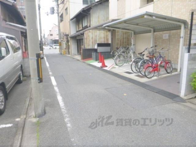前面道路　一方通行