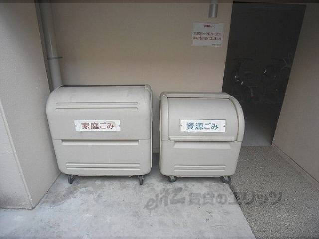 ダストボックス